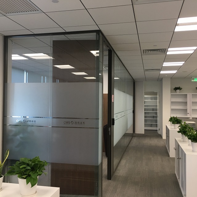 Pano single glass partitions