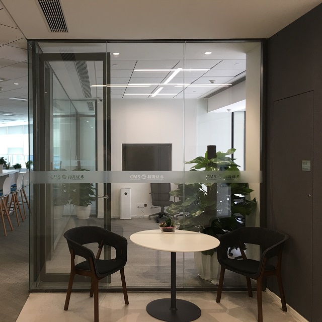 Pano single glass partitions