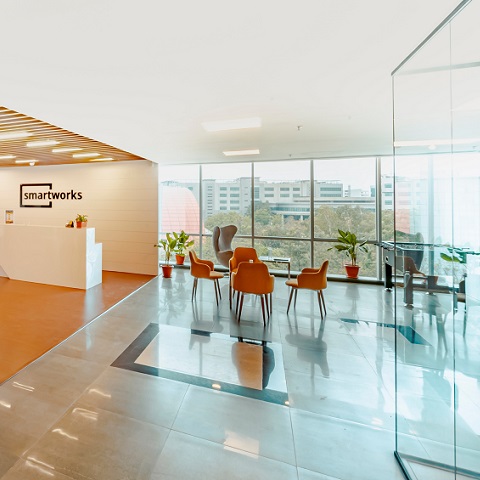 How to maintain the glass partition wall in the office